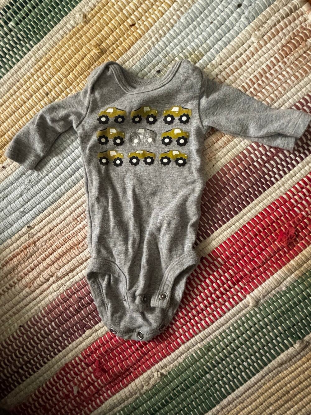 NEWBORN CLOTHING LOT - one pieces and pants - excellent condition